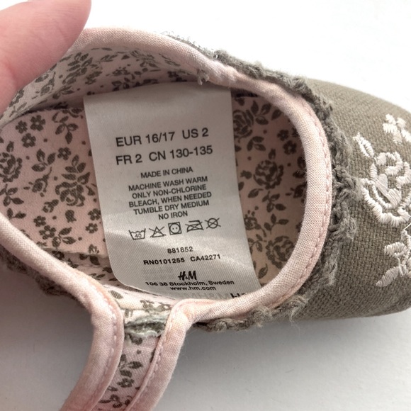 4/$25🥰Cute Little Girls Shoes size 2/3 - Picture 4 of 7